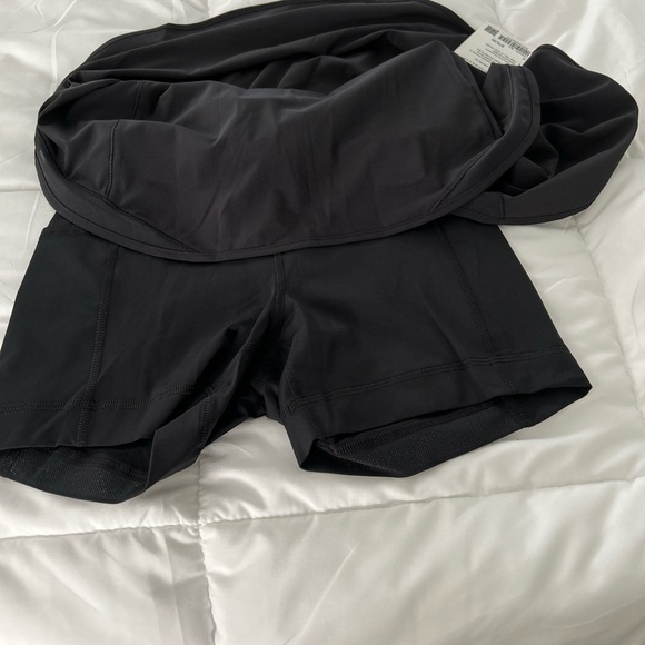 Lululemon skirt with shorts - Picture 3 of 3